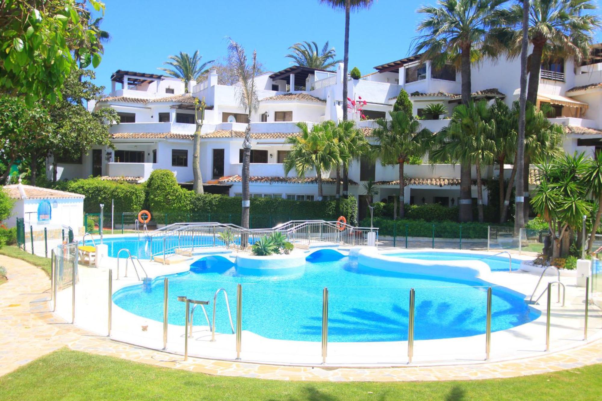 1108 Beachfront 2 Apartments With Roofterrace 80Mtrgt Beach 3 Pools Marbella Eksteriør billede